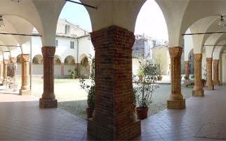 il chiostro di santa croce sede del museo civico