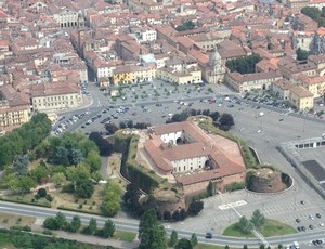 foto aerea del castello del monferrato